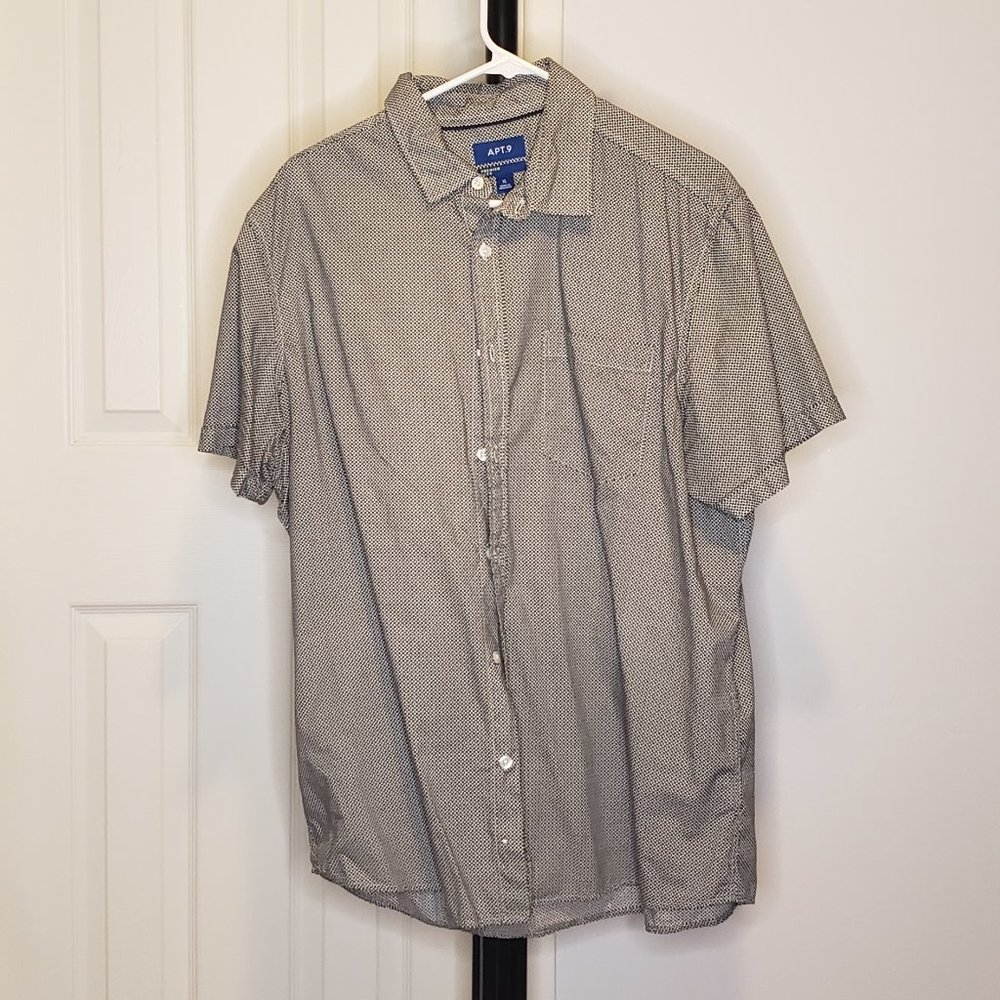Used Apt. 9 Men's Premier Flex White w/ black spots Short Sleeve Button up XL